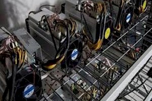 کشف ۱۰ دستگاه ماینر از یک تعمیرگاه خودرو در مشهد