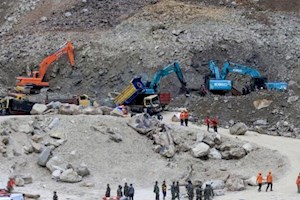 مرگ حداقل ۱۳ نفر در رانش زمین در معدن اندونزی