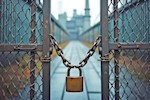 وقتی تقویم ما با اقتصاد جهانی قهر می‌کند/دو روز کار با دنیا، پنج روز معطلی داخلی!