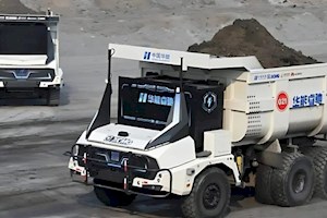 ناوگان عظیم کامیون‌های خودران در معدن ییمین چین