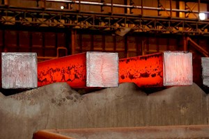 فولاد، آخرین سپر صنعتی ایران در اقتصاد تحریم‌شده؛ مسئولان تدبیر کنند