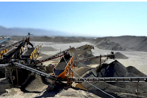 ریه‌های شیراز زیر تیغ توسعه شتاب‌زده/وقتی تعلل دستگاه‌ها معدن‌کاران را جسورتر کرده است!