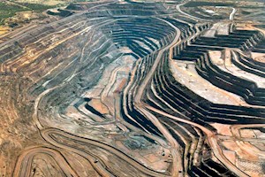 ظرفیت بی نظیر معدنی در اردستان؛ چالش آب و سوخت در برابر رونق معادن